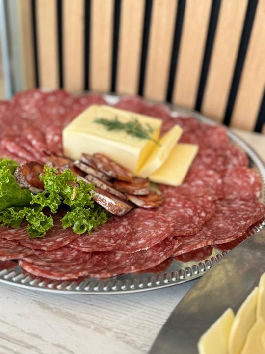 Planche de charcuterie maison