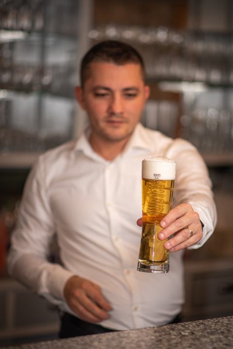 Au bar, une bière bien fraîche