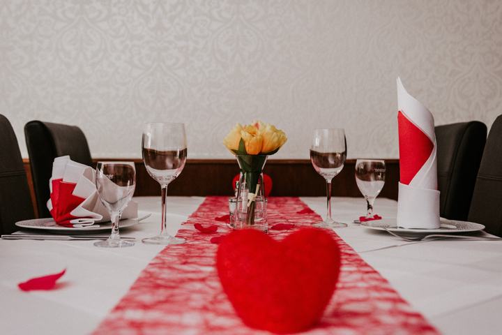 Une table décorée pour une occasion spéciale