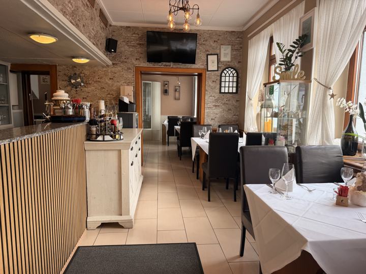 L’entrée et le bar